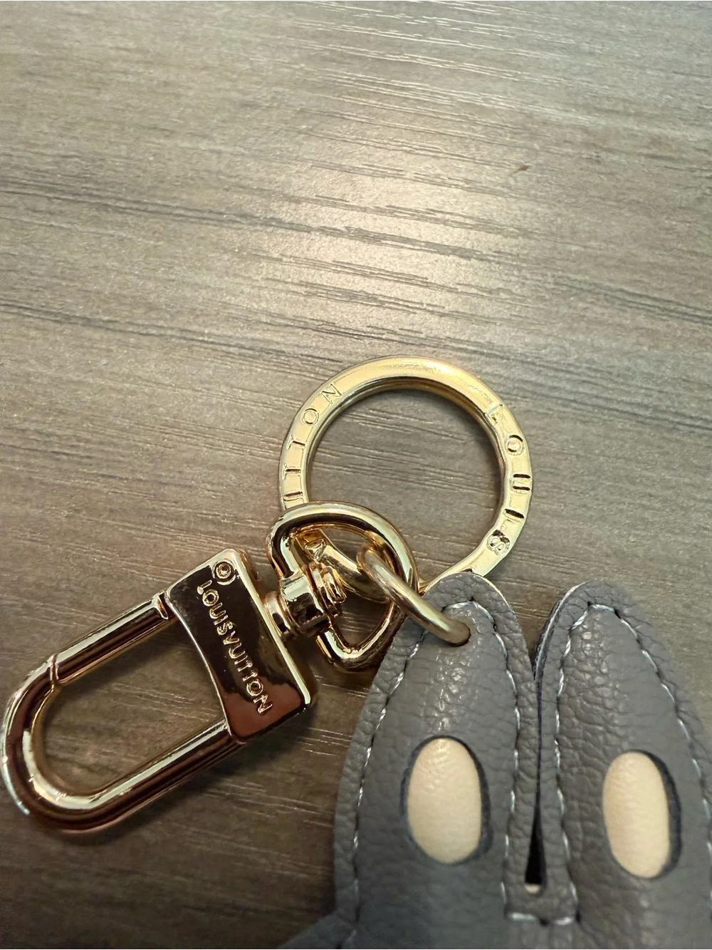 NWOT Source Unknown Gray & Cream Bunny Keychain